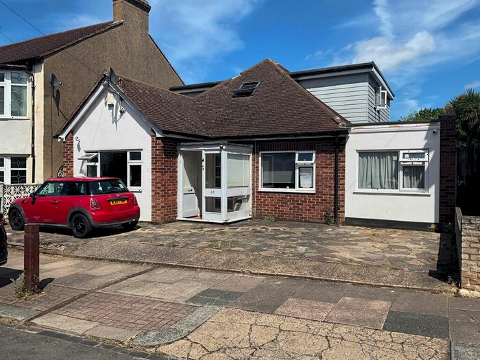 1 Bedroom Flat To Rent In Woodfield Park Drive, Leigh-on-Sea, SS9