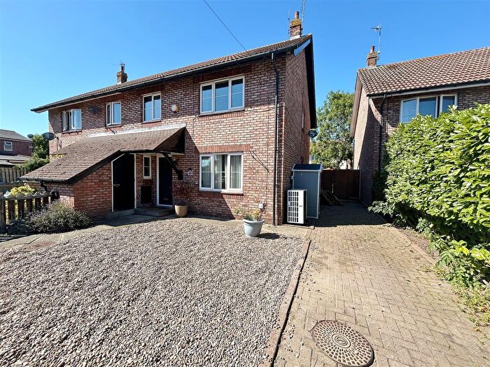 4 Bedroom Semi-Detached House For Sale In Meadowfield, Bubwith, YO8