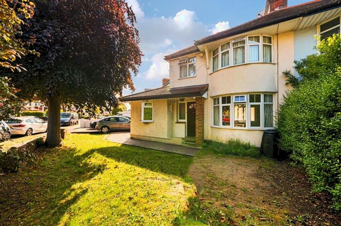 4 Bedroom End Of Terrace House To Rent In Windsor Avenue, Cheam, Sutton, SM3