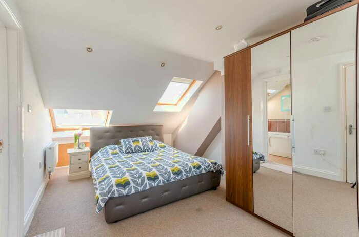 3 Bedroom Maisonette To Rent In Balvernie Grove, Southfields, London, SW18