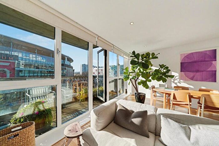 2 Bedroom Flat For Sale In Drayton Park, London, N5