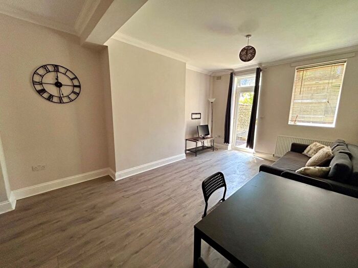 2 Bedroom Flat To Rent In Alfred Road, London, W3