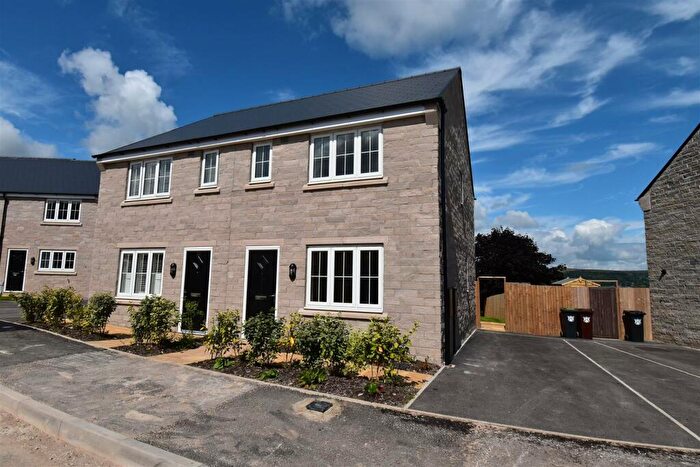 3 Bedroom Semi-Detached House To Rent In Foxlow Fields, Buxton, SK17