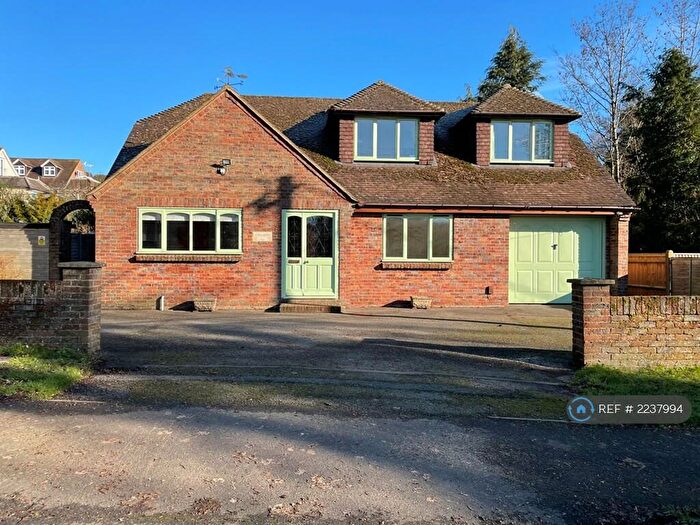 4 Bedroom Detached House To Rent In Seymour Court Road, Marlow, SL7