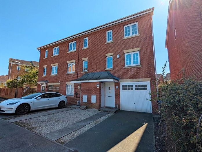 3 Bedroom Town House To Rent In Abbots Mews, Selby, YO8
