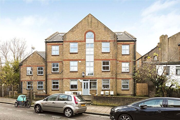 2 Bedroom Flat To Rent In Wilton Way, Hackney, London, E8