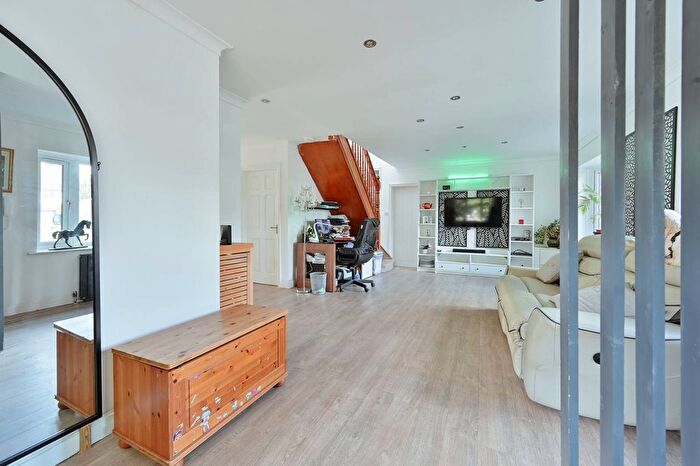 4 Bedroom Detached House For Sale In Toms Lane, Kings Langley, Hemel Hempstead, Kings Langley, WD4