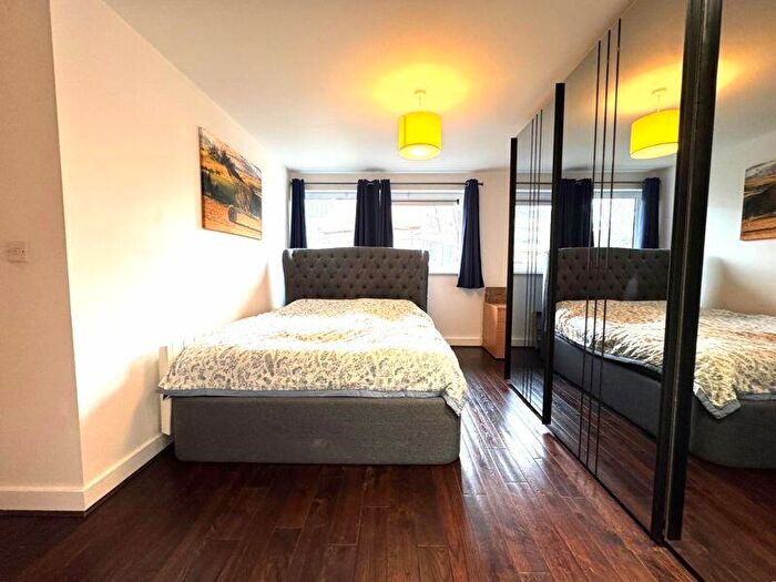 2 Bedroom Apartment To Rent In Drift Court, Basin Approach, London, E16