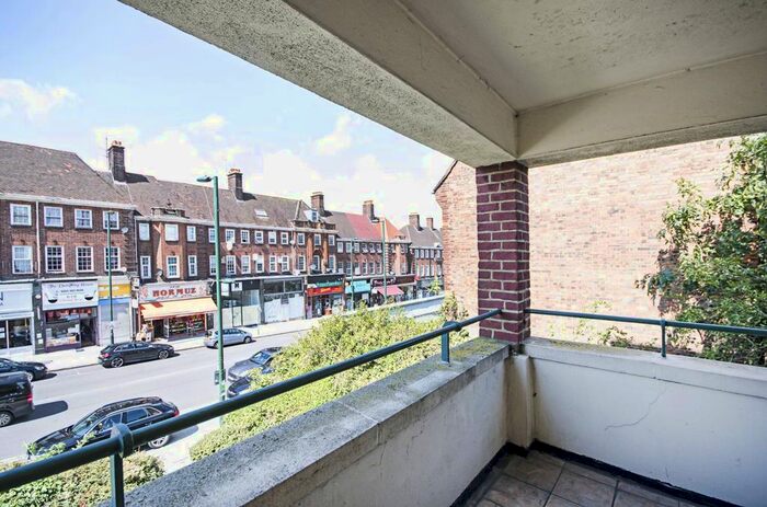 Studio To Rent In Finchley Road, Temple Fortune, London, NW11