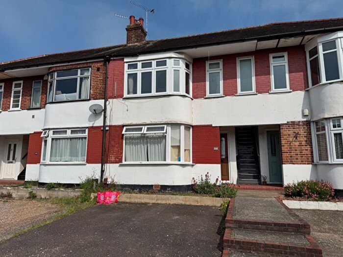 2 Bedroom Flat To Rent In Squirrels Heath Lane, Gidea Park, Essex, RM2