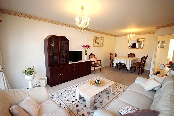 2 Bedroom Flat To Rent In St. Peters Way, London, W5