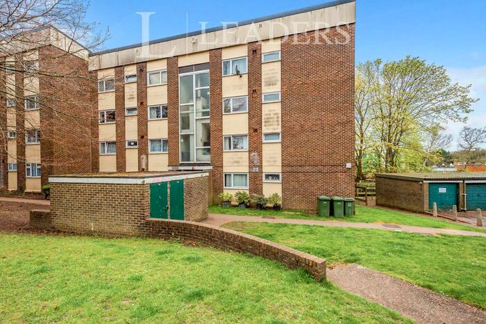 3 Bedroom Flat To Rent In Riverside Road, St.Albans, AL1