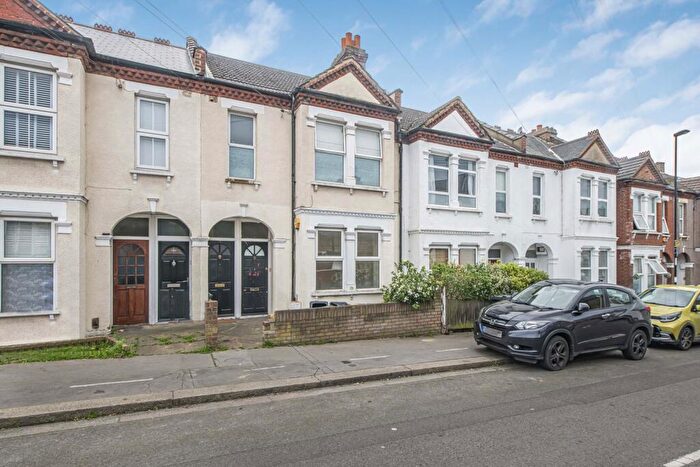2 Bedroom Maisonette For Sale In Hythe Road, Thornton Heath, CR7
