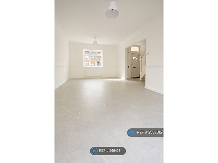 3 Bedroom Terraced House To Rent In Grove Park, London, BR1