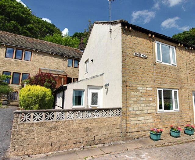 2 Bedroom Semi-Detached House For Sale In Binns Hill, Warley, HX2