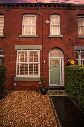 2 Bedroom End Of Terrace House For Sale In Belgrave Road, Manchester, M40