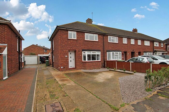 3 Bedroom End Of Terrace House For Sale In Belam Way, Sandy, SG19