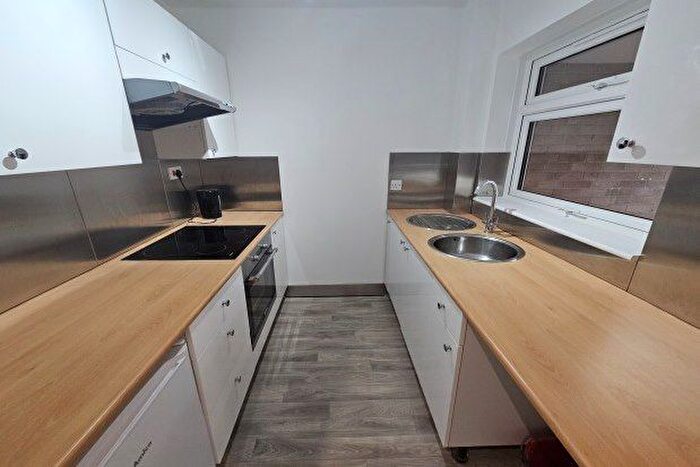 2 Bedroom Flat To Rent In Roseholme, Maidstone, ME16