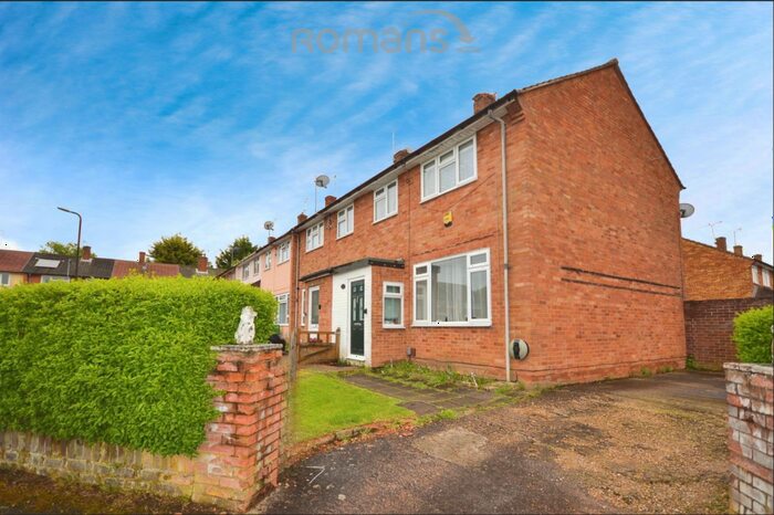 3 Bedroom End Of Terrace House To Rent In Hetherington Close, Slough, SL2