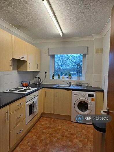2 Bedroom Flat To Rent In Hawthorne Close, Horsham, RH12