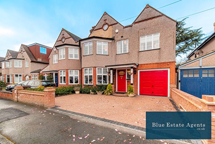 4 Bedroom Semi Detached House For Sale In Lingwood Gardens, Isleworth, TW7