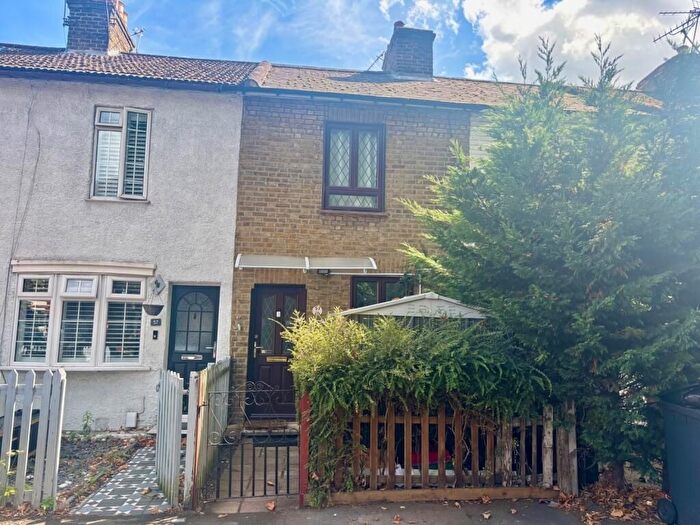 2 Bedroom Terraced House To Rent In The Avenue, Egham, TW20