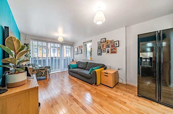 2 Bedroom Flat For Sale In Norman Road, London, SE10