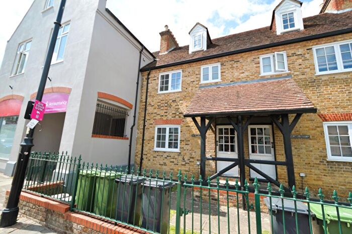 1 Bedroom Ground Maisonette To Rent In High Street, Bagshot, GU19