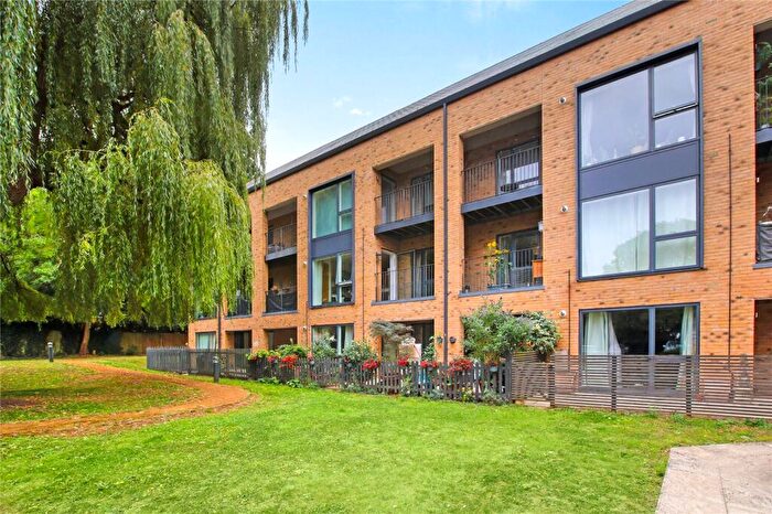 1 Bedroom Apartment For Sale In Larges Lane, Bracknell, Berkshire, RG12