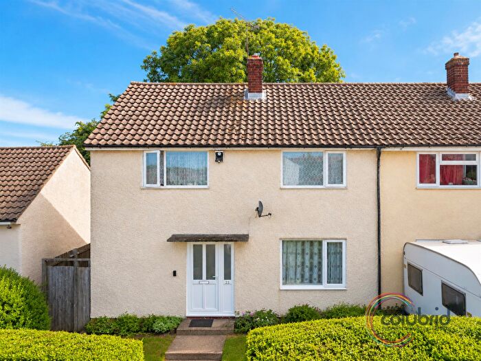 4 Bedroom Semi-Detached House For Sale In Hudsons Close, Stanford-le-Hope, SS17