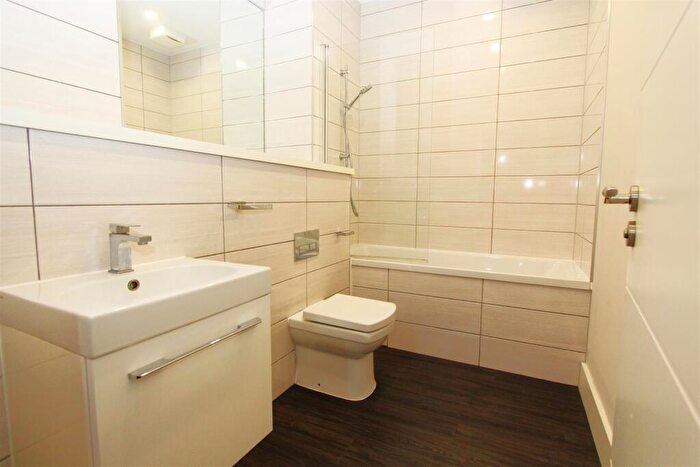 2 Bedroom Flat To Rent In Dawsons Square, Pudsey, LS28