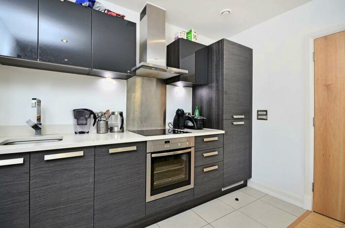 1 Bedroom Flat To Rent In Kingsland Road, Haggerston, London, E8