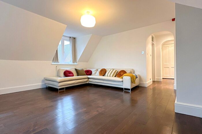 2 Bedroom Flat To Rent In Crystal Palace Park Road, Upper Sydenham, London, SE26