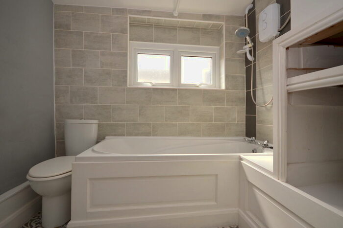 3 Bedroom House To Rent In King Street, Kettering, NN16