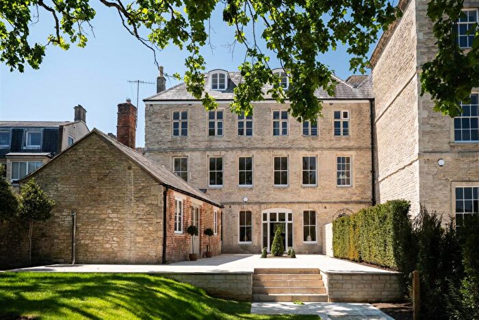 7 Bedroom House For Sale In Dollar Street, Cirencester, GL7