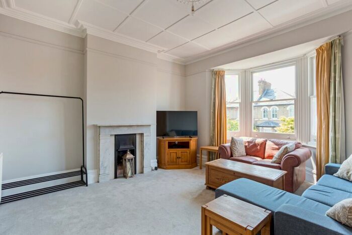 1 Bedroom Flat To Rent In Adelaide Square Windsor, SL4