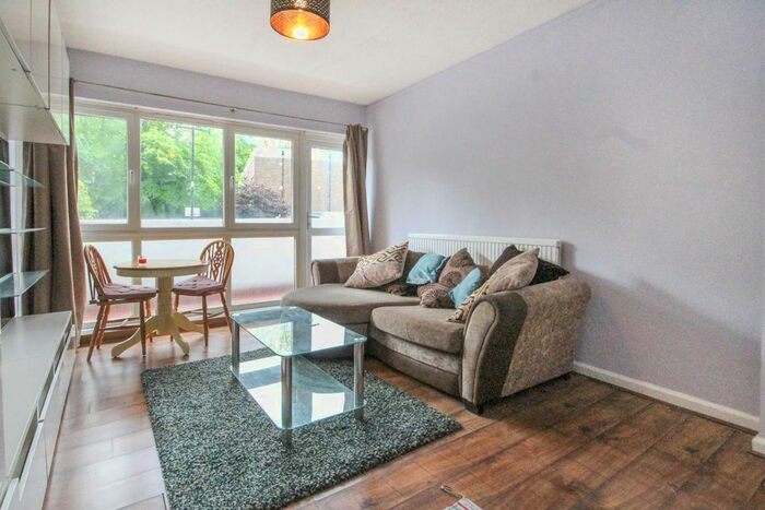 1 Bedroom Flat To Rent In Angell Road, London, SW9