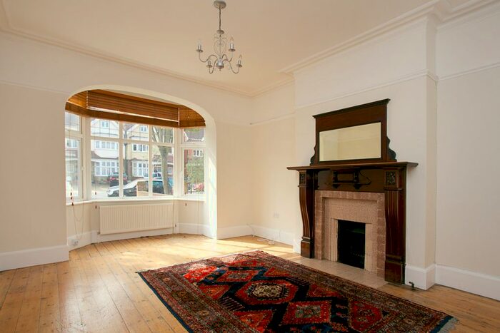 2 Bedroom Flat To Rent In Becmead Avenue, London, SW16