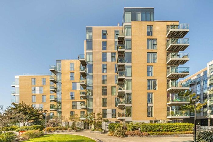 3 Bedroom Flat For Sale In Goodchild Road, London, N4