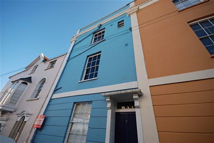 Studio To Rent In Top Floor Front Flat, Anglesea Place, BS8