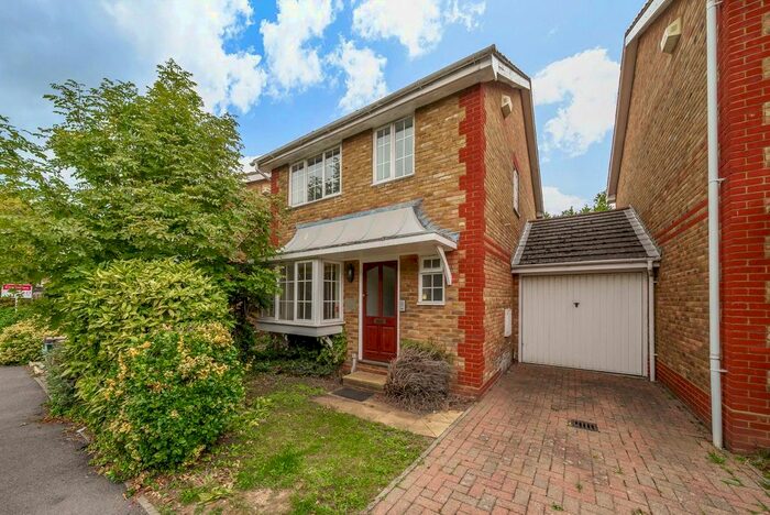 3 Bedroom Link Detached House To Rent In Park Road, New Malden, KT3