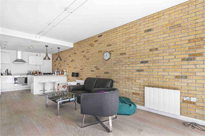 2 Bedroom Apartment To Rent In Plumbers Row, Aldgate East, London, E1