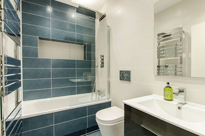 2 Bedroom Flat To Rent In Hackney Road, Hackney, London, E2