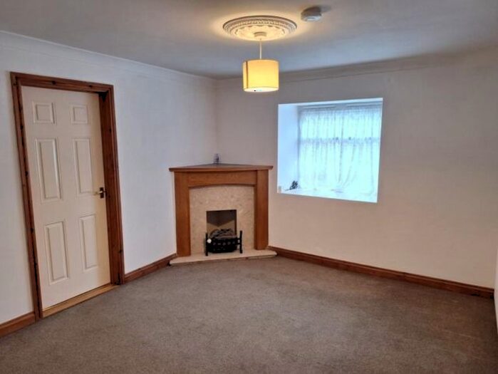 1 Bedroom Flat To Rent In Carmarthen Road, Fforestfach, Swansea, SA5