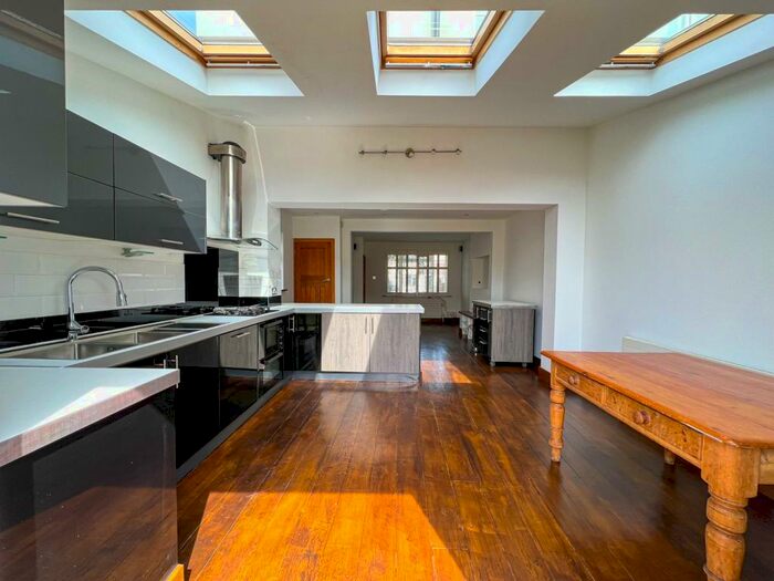 2 Bedroom End Of Terrace House To Rent In First Avenue, West Molesey, KT8