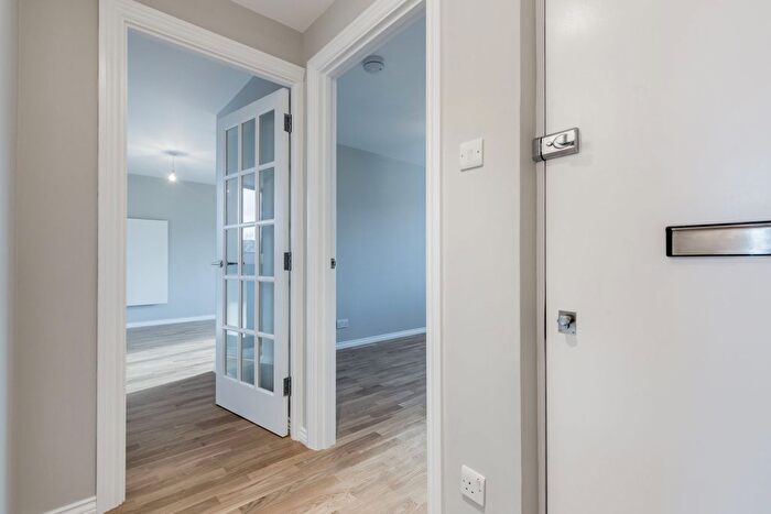 1 Bedroom Flat To Rent In Myers Lane, London, SE14