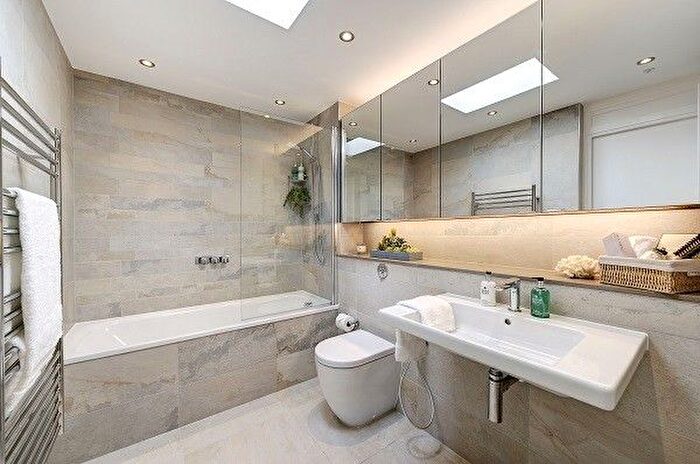 3 Bedroom Flat To Rent In Edbury Street, London, SW1W