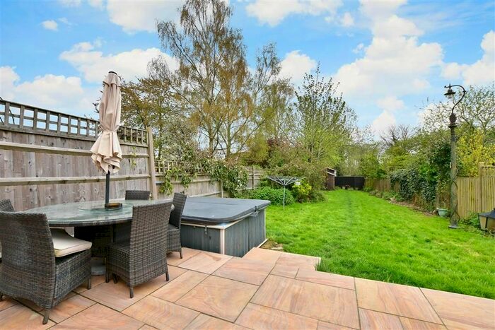 3 Bedroom Semi-Detached House For Sale In Maidstone Road, Paddock Wood, Kent, TN12