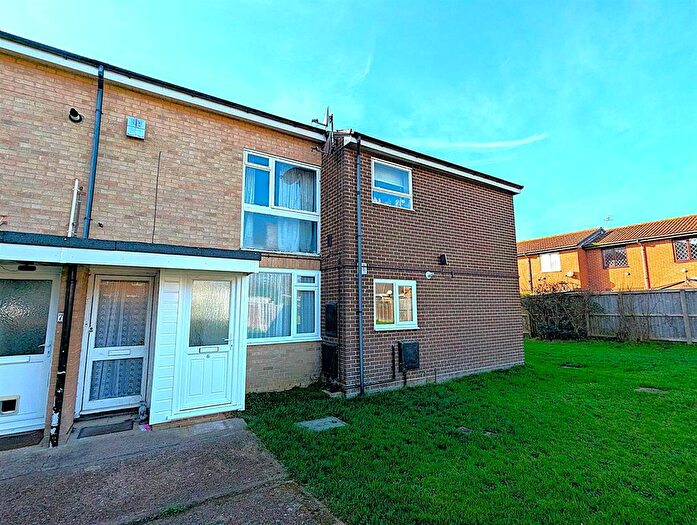 2 Bedroom Flat For Sale In Parkway, Apse Heath, Sandown, PO36