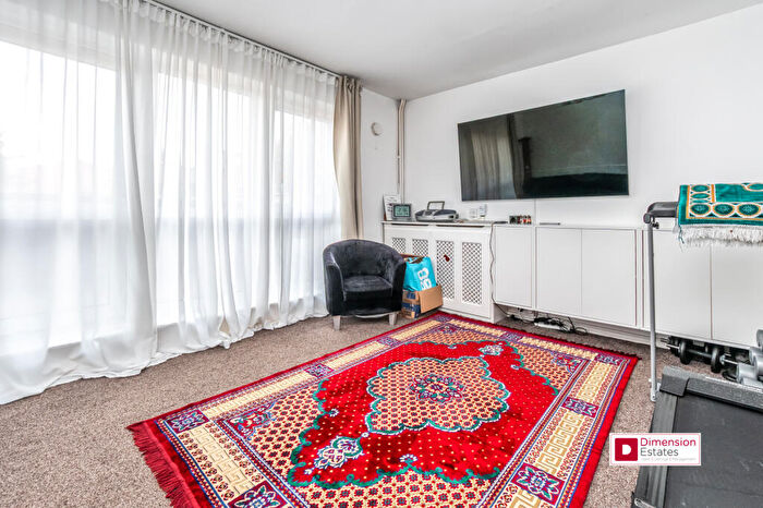 3 Bedroom Maisonette To Rent In Halesworth Close, Upper Clapton, Hackney, E5
